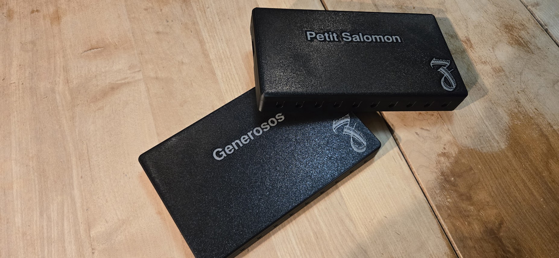 Petit Salomon and Generosos cigar molds engraved with the Z logo
